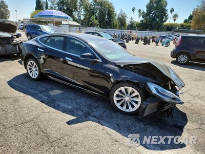 Czwarte zdjęcie samochodu z boku: 2016 TESLA MODEL S VIN:5YJSA1E26GF177301 - miniatura