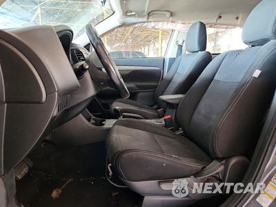 Zdjęcie 7 z 13 samochodu: 2016 MITSUBISHI OUTLANDER SE VIN:JA4AD3A3XGZ050052 - miniatura