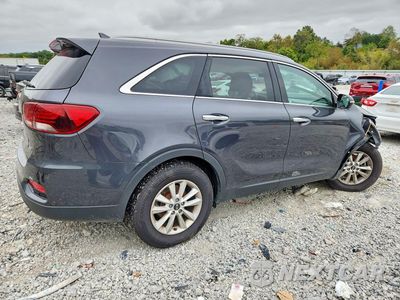 Trzecie zdjęcie samochodu z tyłu: 2019 KIA SORENTO LX VIN:5XYPG4A33KG551479 - miniatura