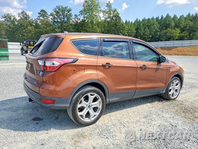 Trzecie zdjęcie samochodu z tyłu: 2017 FORD ESCAPE S VIN:1FMCU0F71HUE85240 - miniatura