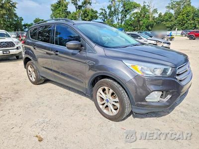 Czwarte zdjęcie samochodu z boku: 2018 FORD ESCAPE SE VIN:1FMCU9GD4JUA75305 - miniatura