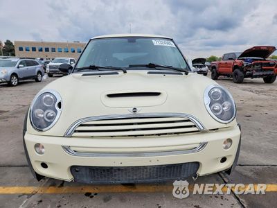 Piąte zdjęcie samochodu w środku: 2004 MINI COOPER S VIN:WMWRE33434TD87754 - miniatura