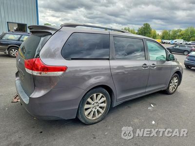 Trzecie zdjęcie samochodu z tyłu: 2014 TOYOTA SIENNA LE VIN:5TDJK3DC7ES082091 - miniatura