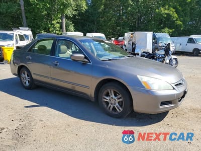Czwarte zdjęcie samochodu z boku: 2007 HONDA ACCORD EX VIN:1HGCM56887A151041 - miniatura