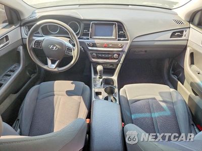 Zdjęcie 8 z 12 samochodu: 2019 HYUNDAI SONATA SE VIN:5NPE24AF3KH774405 - miniatura