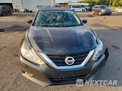 Piąte zdjęcie samochodu w środku: 2017 NISSAN ALTIMA 2.5 S VIN:1N4AL3AP8HC260378 - miniatura