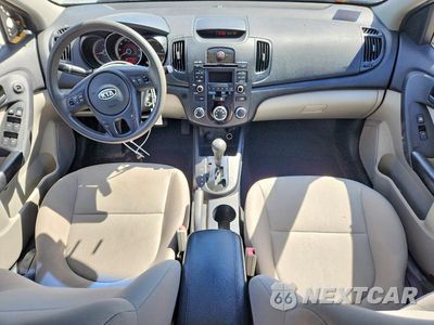 Zdjęcie 8 z 13 samochodu: 2010 KIA FORTE EX VIN:KNAFU4A25A5298374 - miniatura