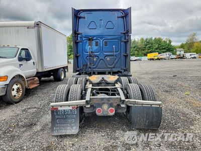 Zdjęcie 6 z 14 samochodu: 2015 FREIGHTLINER CASCADIA SEMI TRUCK VIN:3AKJGLD5XFSGF2280 - miniatura