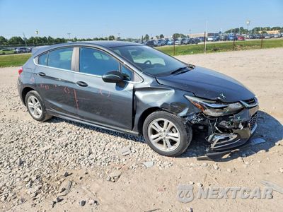 Czwarte zdjęcie samochodu z boku: 2018 CHEVROLET CRUZE LT VIN:3G1BE6SM2JS650657 - miniatura