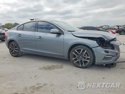 Czwarte zdjęcie samochodu z boku: 2017 VOLVO S60 VIN:YV126MFL8H2422527 - miniatura