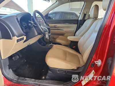Zdjęcie 7 z 13 samochodu: 2016 MITSUBISHI OUTLANDER SE VIN:JA4AD3A38GZ020998 - miniatura