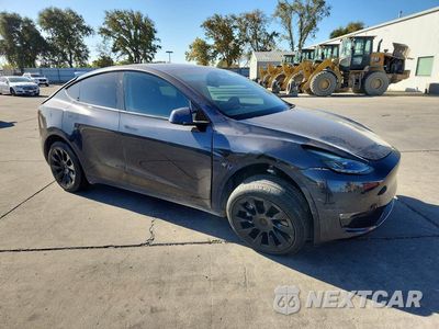 Czwarte zdjęcie samochodu z boku: 2024 TESLA MODEL Y VIN:7SAYGDEE0RF032300 - miniatura