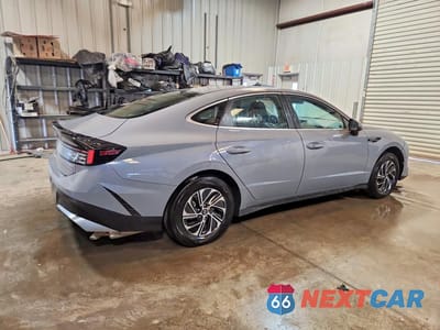 Trzecie zdjęcie samochodu z tyłu: 2026 HYUNDAI SONATA HYBRID BLUE VIN:KMHL24JJ3TA147512 - miniatura