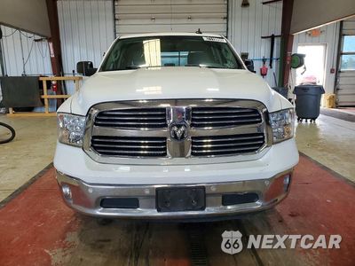 Piąte zdjęcie samochodu w środku: 2017 RAM 1500 SLT VIN:3C6RR7LT3HG510966 - miniatura