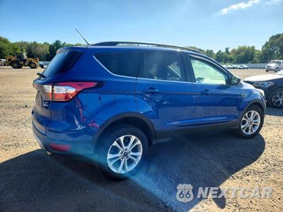 Trzecie zdjęcie samochodu z tyłu: 2018 FORD ESCAPE SE VIN:1FMCU9GD3JUC07955 - miniatura