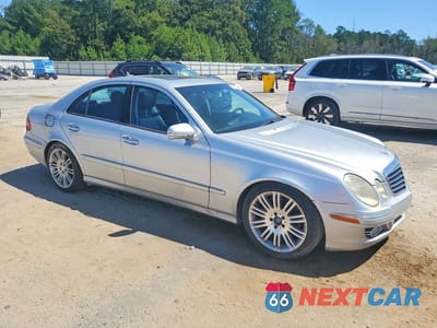 Czwarte zdjęcie samochodu z boku: 2008 MERCEDES-BENZ E 350 VIN:WDBUF56X18B190553 - miniatura