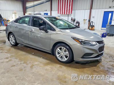 Czwarte zdjęcie samochodu z boku: 2018 CHEVROLET CRUZE LT VIN:1G1BE5SM2J7245374 - miniatura
