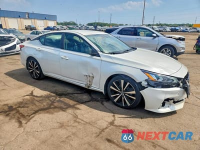 Czwarte zdjęcie samochodu z boku: 2019 NISSAN ALTIMA SR VIN:1N4BL4CV3KC103130 - miniatura