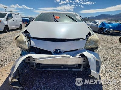 Piąte zdjęcie samochodu w środku: 2014 TOYOTA PRIUS THREE VIN:JTDKN3DU5E1777087 - miniatura