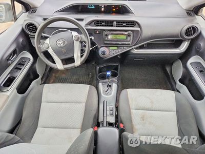 Zdjęcie 8 z 13 samochodu: 2014 TOYOTA PRIUS C TWO VIN:JTDKDTB34E1567674 - miniatura