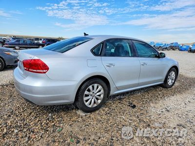 Trzecie zdjęcie samochodu z tyłu: 2014 VOLKSWAGEN PASSAT S VIN:1VWAT7A37EC028250 - miniatura