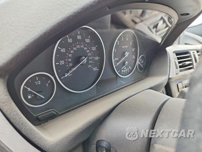 Zdjęcie 9 z 13 samochodu: 2015 BMW 328 XI VIN:WBA3B3C5XFF548901 - miniatura