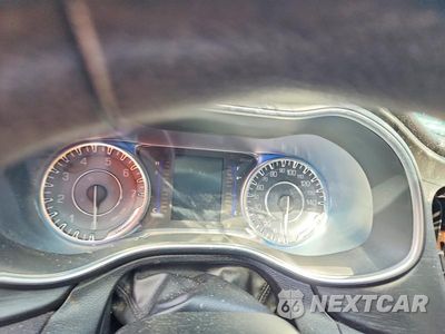 Zdjęcie 9 z 12 samochodu: 2015 CHRYSLER 200 LIMITED VIN:1C3CCCAB5FN697025 - miniatura