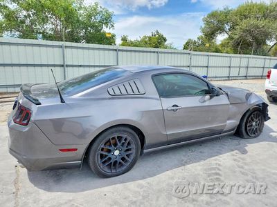 Trzecie zdjęcie samochodu z tyłu: 2014 FORD MUSTANG VIN:1ZVBP8AM3E5320196 - miniatura