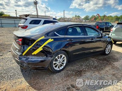 Trzecie zdjęcie samochodu z tyłu: 2019 FORD FUSION SE VIN:3FA6P0HD5KR194563 - miniatura