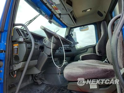 Zdjęcie 7 z 12 samochodu: 2022 VOLVO VNL SEMI TRUCK VIN:4V4NC9EH8NN303333 - miniatura