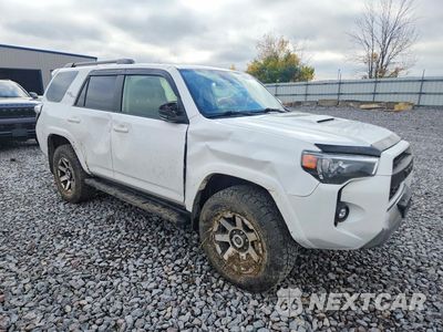 Czwarte zdjęcie samochodu z boku: 2021 TOYOTA 4RUNNER TRD OFF-ROAD VIN:JTEPU5JR5M5936942 - miniatura