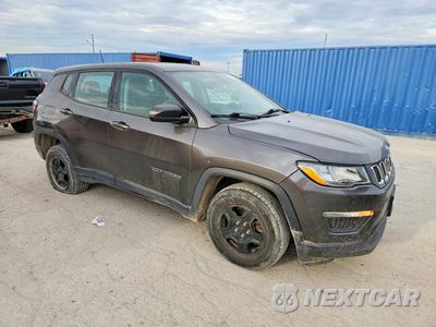 Czwarte zdjęcie samochodu z boku: 2018 JEEP COMPASS SPORT VIN:3C4NJDAB3JT328155 - miniatura