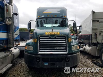 Piąte zdjęcie samochodu w środku: 2017 MACK CXU612 SEMI TRUCK VIN:1M1AW01X8HM009905 - miniatura