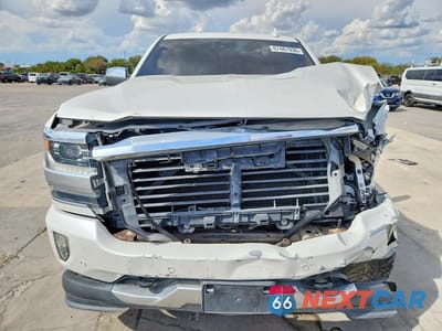 Piąte zdjęcie samochodu w środku: 2018 CHEVROLET SILVERADO K1500 HIGH COUNTRY VIN:3GCUKTEC1JG186905 - miniatura