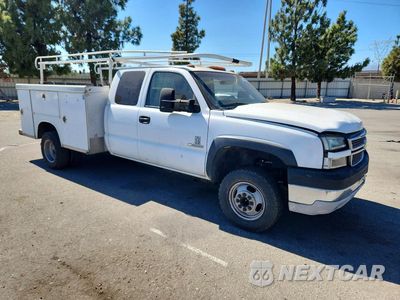 Czwarte zdjęcie samochodu z boku: 2005 CHEV SILVERADO 3500 CREW VIN:1GCJC39U15E206795 - miniatura