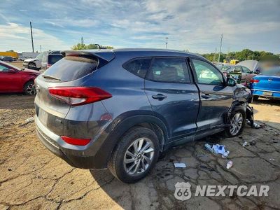 Trzecie zdjęcie samochodu z tyłu: 2016 HYUNDAI TUCSON SE VIN:KM8J3CA49GU144398 - miniatura