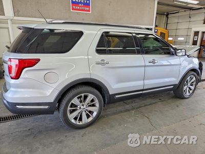 Trzecie zdjęcie samochodu z tyłu: 2018 FORD EXPLORER LIMITED VIN:1FM5K8F80JGA91075 - miniatura