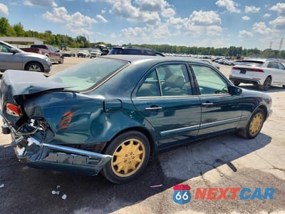 Trzecie zdjęcie samochodu z tyłu: 1996 MERCEDES-BENZ E 320 VIN:WDBJF55F4TJ013733 - miniatura