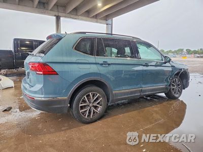 Trzecie zdjęcie samochodu z tyłu: 2020 VOLKSWAGEN TIGUAN SE VIN:3VV3B7AX4LM111665 - miniatura