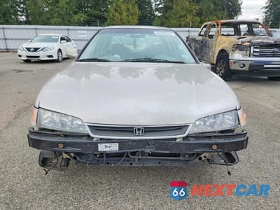 Piąte zdjęcie samochodu w środku: 1996 HONDA ACCORD EX VIN:1HGCD5654TA283892 - miniatura