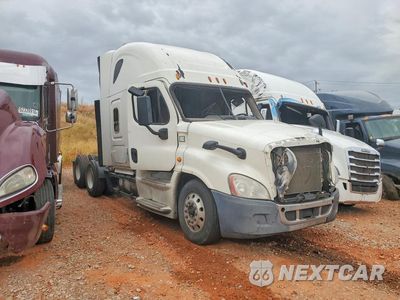 Czwarte zdjęcie samochodu z boku: 2014 FREIGHTLINER CASCADIA SEMI TRUCK VIN:3AKJGLD61ESFR7486 - miniatura