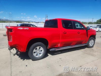 Trzecie zdjęcie samochodu z tyłu: 2024 CHEVROLET SILVERADO K1500 LT VIN:1GCUDDED1RZ214030 - miniatura