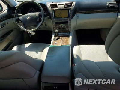 Zdjęcie 8 z 12 samochodu: 2008 LEXUS LS 460 VIN:JTHBL46FX85073358 - miniatura