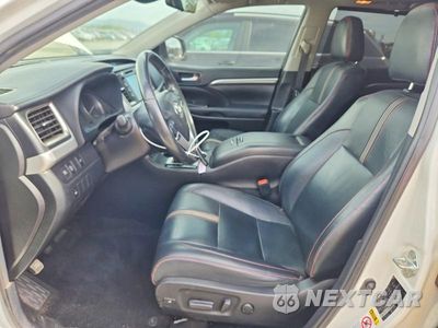 Zdjęcie 7 z 13 samochodu: 2019 TOYOTA HIGHLANDER SE VIN:5TDJZRFH3KS605786 - miniatura