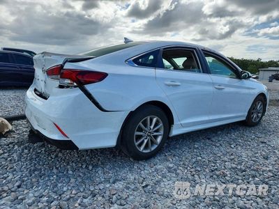 Trzecie zdjęcie samochodu z tyłu: 2018 HYUNDAI SONATA SE VIN:5NPE24AF3JH680653 - miniatura
