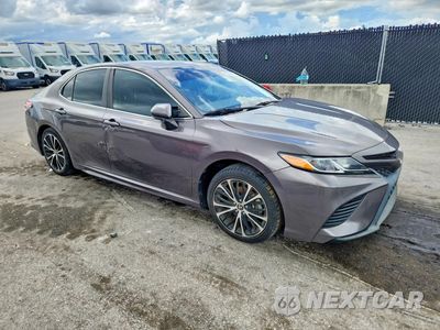 Czwarte zdjęcie samochodu z boku: 2020 TOYOTA CAMRY SE VIN:4T1G11AK9LU359311 - miniatura