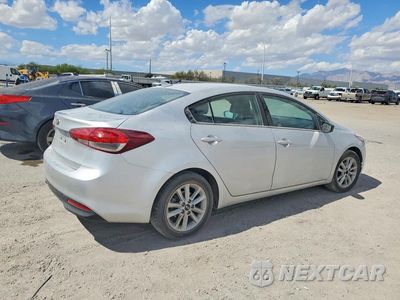 Trzecie zdjęcie samochodu z tyłu: 2017 KIA FORTE LX VIN:3KPFL4A73HE116560 - miniatura