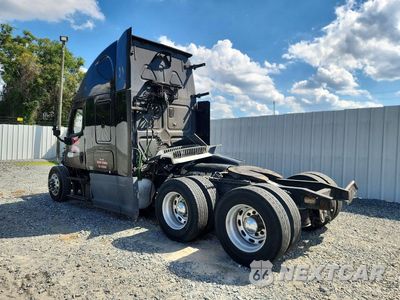 Drugie zdjęcie samochodu z przodu: 2014 FREIGHTLINER CASCADIA SEMI TRUCK VIN:3AKJGLD50ESFT1812 - miniatura
