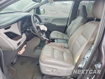 Zdjęcie 7 z 14 samochodu: 2017 TOYOTA SIENNA XLE 8-PASSENGER VIN:5TDYZ3DC4HS874696 - miniatura