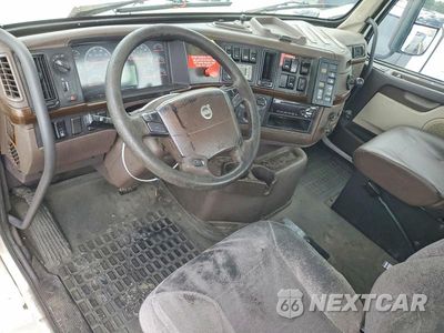 Zdjęcie 8 z 13 samochodu: 2018 VOLVO VNL SEMI TRUCK VIN:4V4N39TGXJN892440 - miniatura